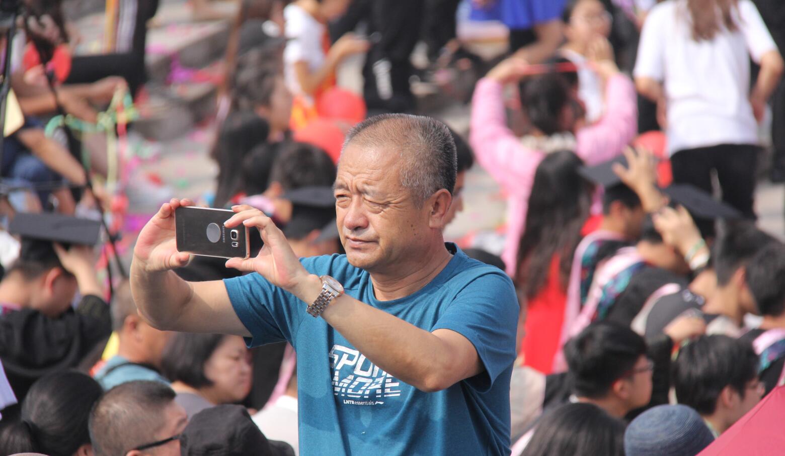 我校隆重举办2018届毕业典礼暨学位授予仪式