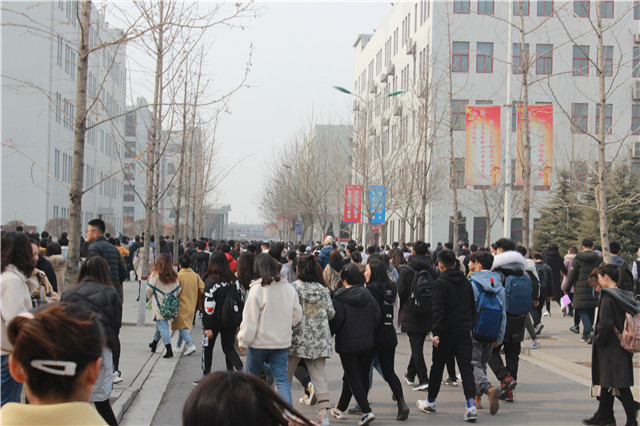 新学期开学第一天 教学秩序井然有序