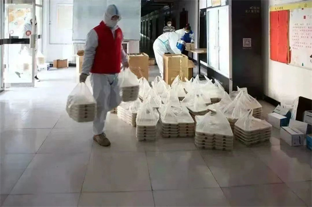 感动!艰苦战“疫”下的信院速度