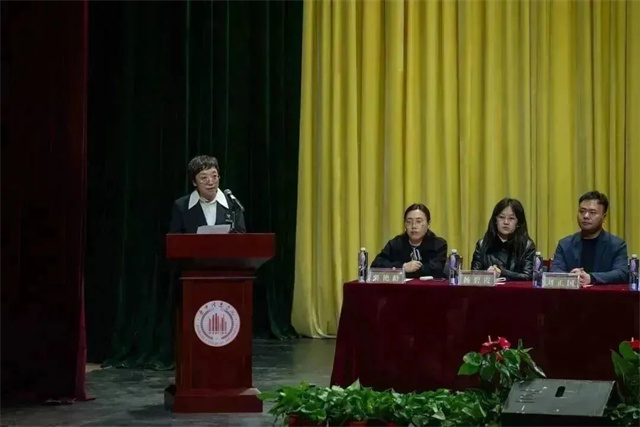 我校隆重召开新学期干部大会暨教职工表彰大会