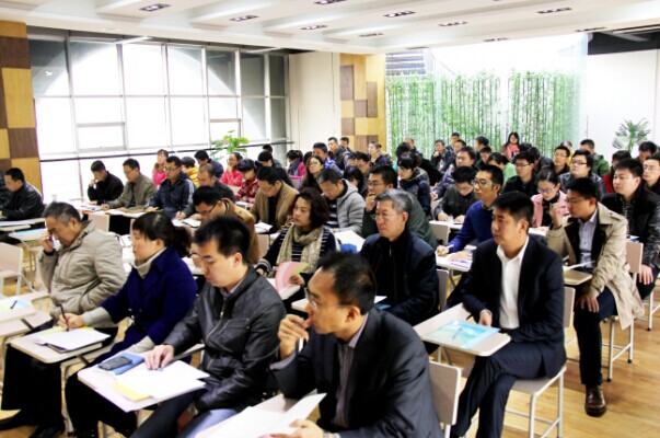 我院首届中层管理干部培训班正式开班
