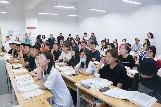 经管学院开展“情暖共育梦远航 家校合力铸华章”2021年家长开放日活动