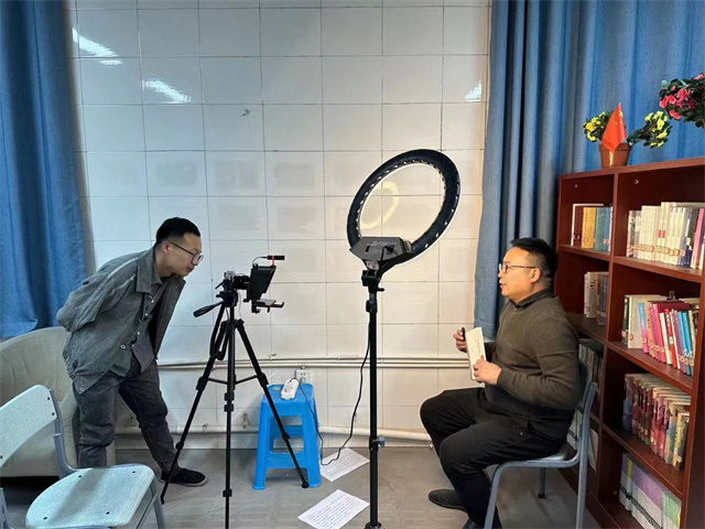 徐清松:学生发表作品是我最高兴的事情
