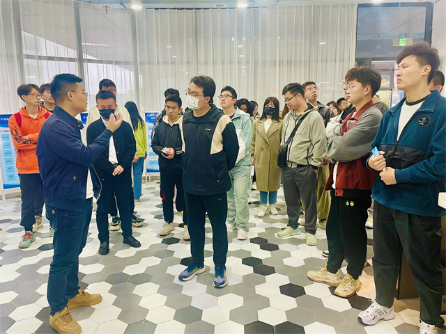 我校组织毕业生赴浙江上门求职