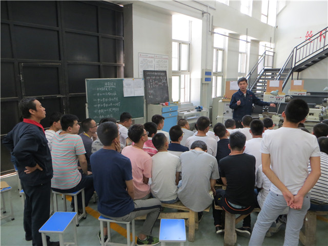 吕梁学院师生赴我院金工实习