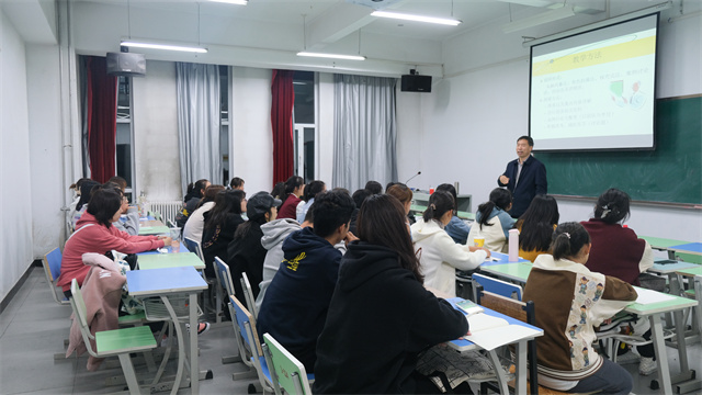 我校连续7年开设新生研讨课、体验课 趣味潮课受学生热捧