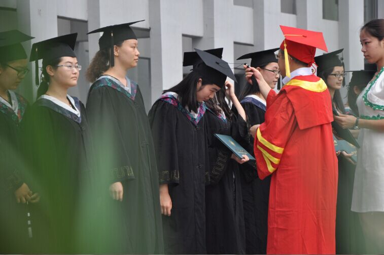 我院2015届毕业典礼暨学位授予仪式隆重举行