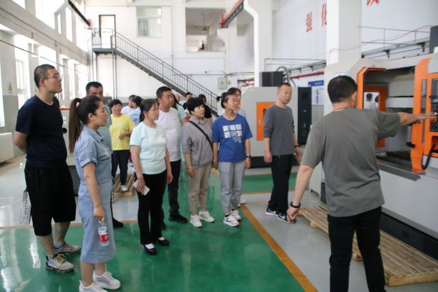 家长进校 携手共育 点赞智能工程学院“家长开放日”