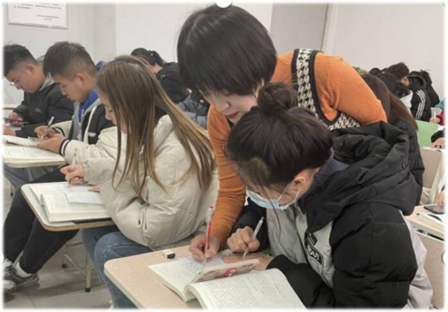 赵征:有温度的“经济人” 她用匠心陪伴学生成长