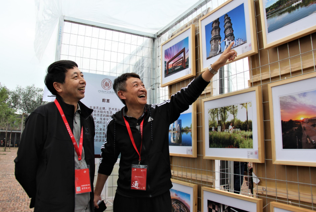 我校志愿者助力第十八届平遥国际摄影展