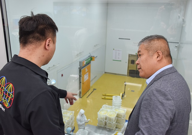 我校深入源德味央厨有限责任公司开展校企合作交流