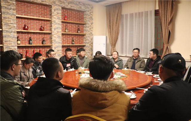 【经济与管理学院】院长班首团聚畅谈,探讨班级管理真谛