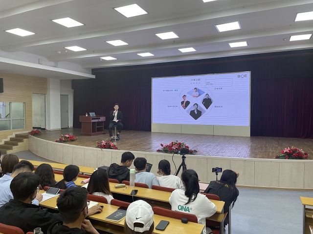 重返校园 毕业学子讲述追梦经历——我校开展校友事迹报告会