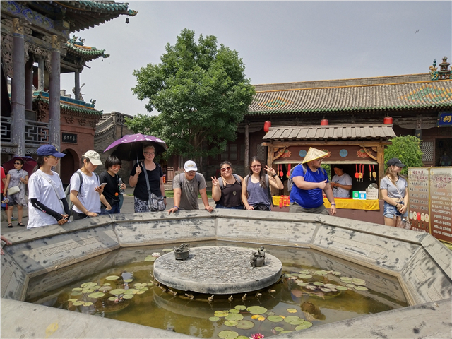 美国北伊利诺伊大学荣誉生项目代表团来我校交流学习