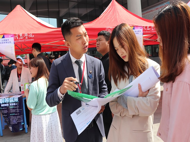 扬帆起航 助力前行——我校组织首届校友企业线下专场招聘会