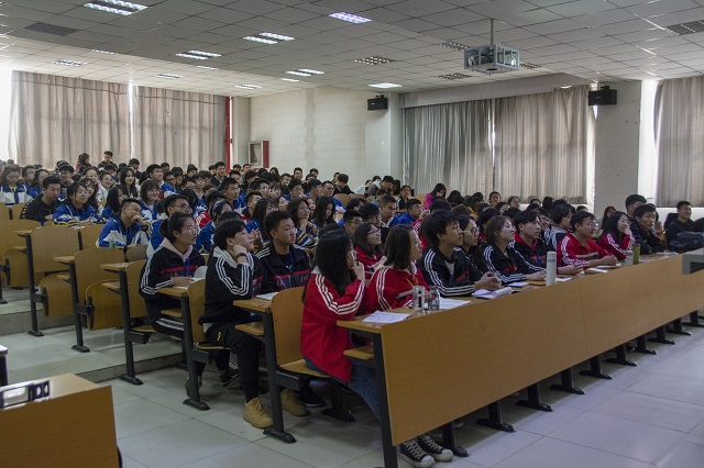 原华为公司产品线总裁吴江为信院学子作《华为——从新兵到技术商业精英的黄埔军校》专题讲座