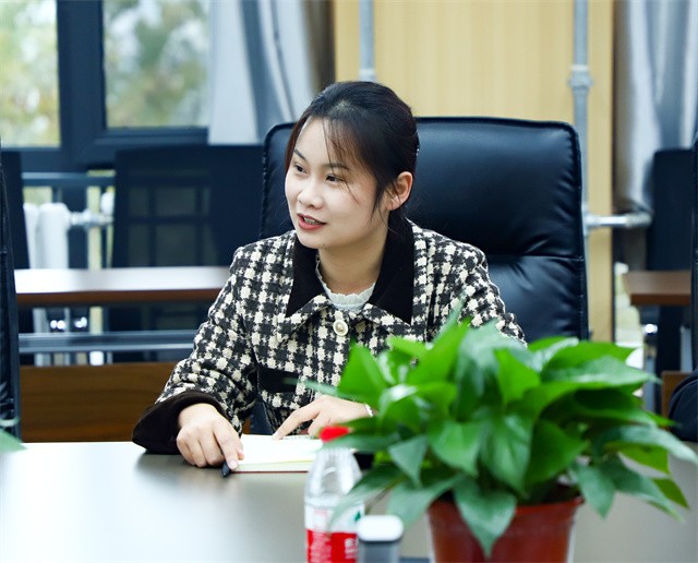 学习二十大 奋进新征程——我校召开新进教职工座谈会