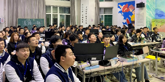 【信息产业精英说】第3期:刘佳作《打造高潜人才》主题宣讲