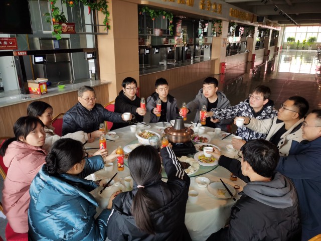 后勤保障齐努力 让留校学生过个暖心年