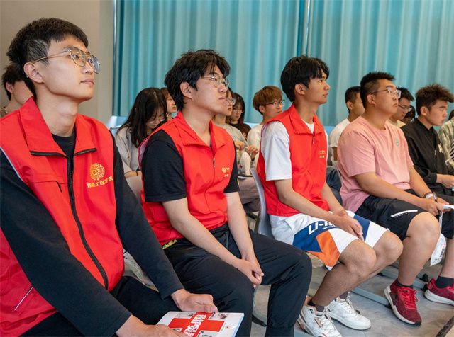 珍视生命,“救”在身边!我校开展应急救援培训活动