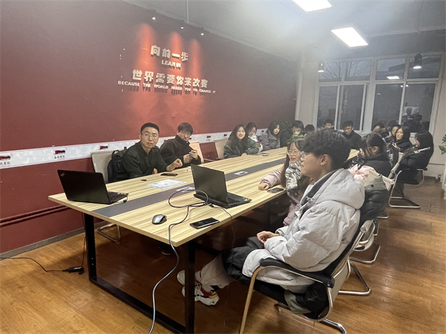 远景学院举办第二届外语文化节之中西文化系列讲座