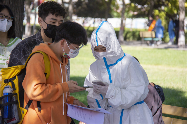 直击迎新现场!8000余名2022级萌新从信院奔向新征程