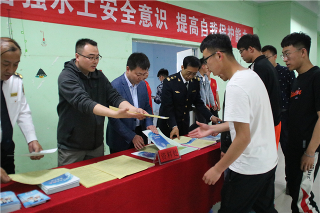 我校“水上交通安全知识进校园”专题讲座圆满落幕