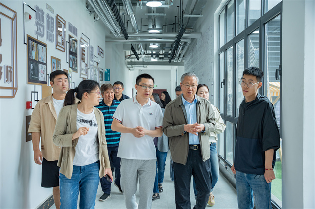 山西工商学院执行校长王李金一行来校调研