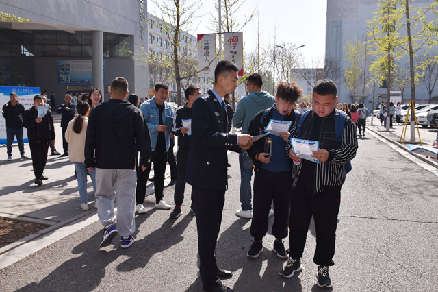 警校联动防电诈 共筑校园安全线