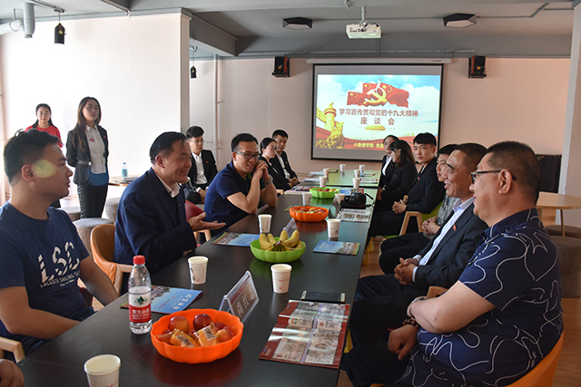 党的十九大代表张玉柱走进我校宣讲党的十九大精神