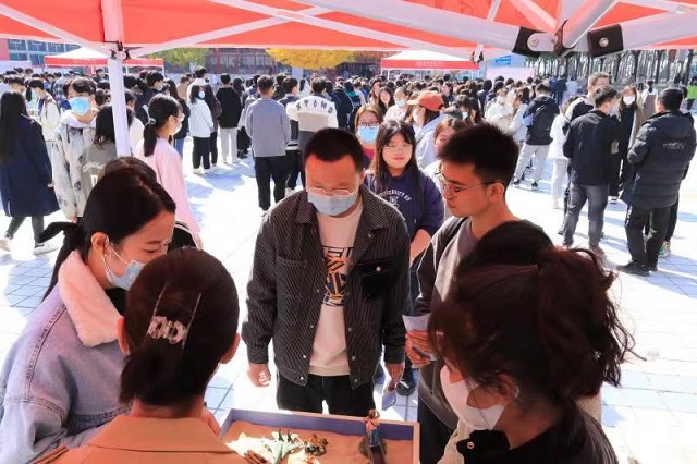 精神卫生月,户外心理拓展训练塑造学子阳光心态