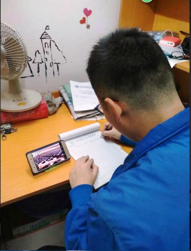 我院师生收看十九大开幕盛况 热议十九大报告