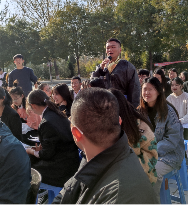 向思想者致敬!我校启动本年度“世界哲学日”系列活动