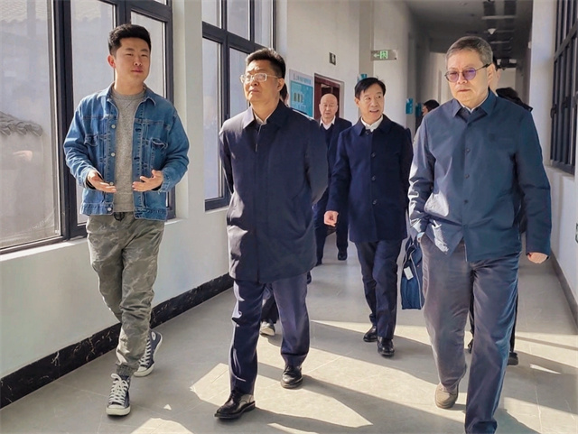 省教育厅副厅长李金碧一行到我校调研指导工作