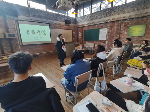 远景学院举办第二届外语文化节之中西文化系列讲座