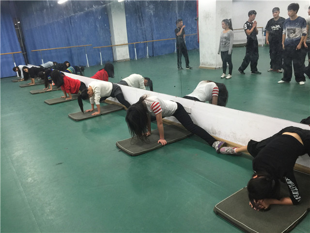 回眸与展望Ⅺ：做拼搏进取的代言人——为校争光的健美操队