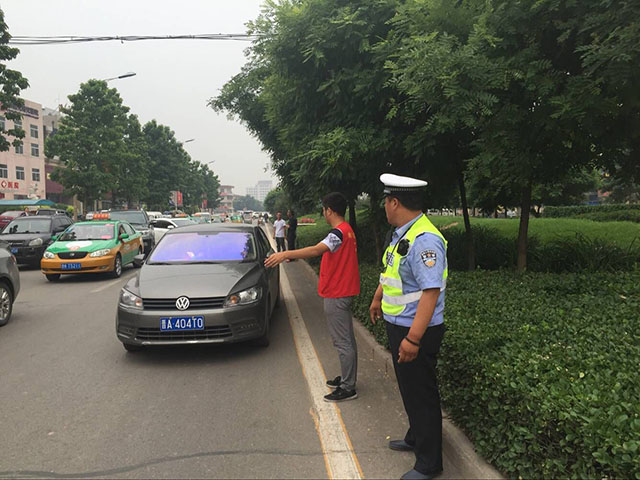 我在大学等你们 为你们保驾护航 ——信工系志愿者服务高考