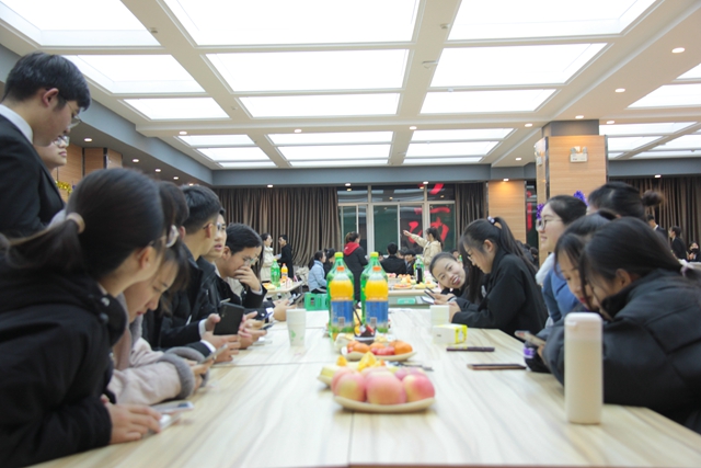 我校隆重举办“凝聚共识,擦亮品牌”宣传营销交流酒会暨2019年度新闻宣传工作颁奖典礼