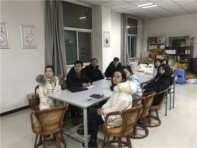 我校组织全体教师观看纪录片《为了和平》共同学习抗美援朝精神
