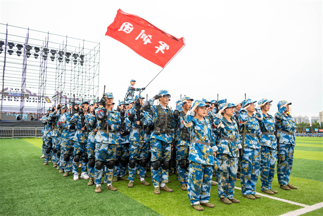 迷彩军训 青春无悔——我校隆重举行2023级新生军训成果汇报表演