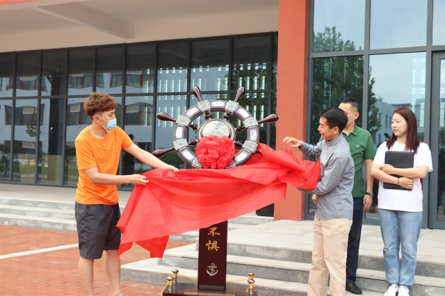 经济与管理学院毕业生向母校赠礼