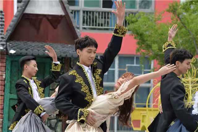 我校第九届“魅夜乌马河”校园戏剧节盛大开幕