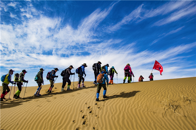 我院29名师生成功穿越库布齐沙漠