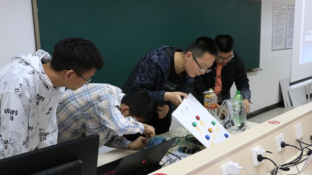 Campus-Hub学习中心首届“智能控制创新设计大赛”成功举办