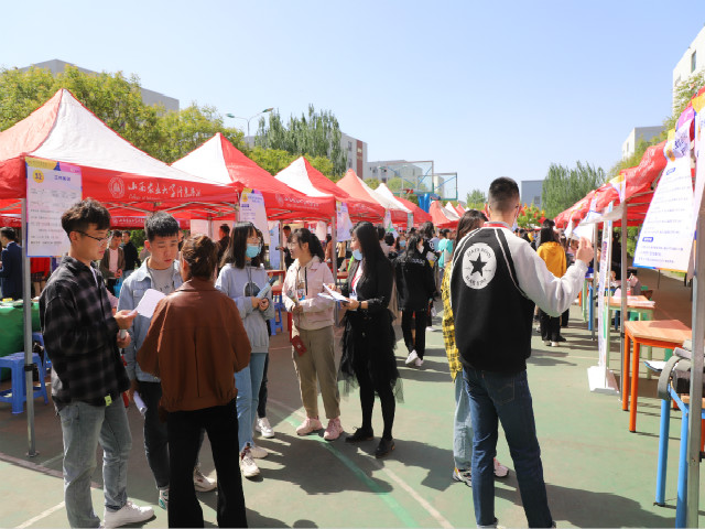 校园双选会 1200余名毕业生达成就业意向