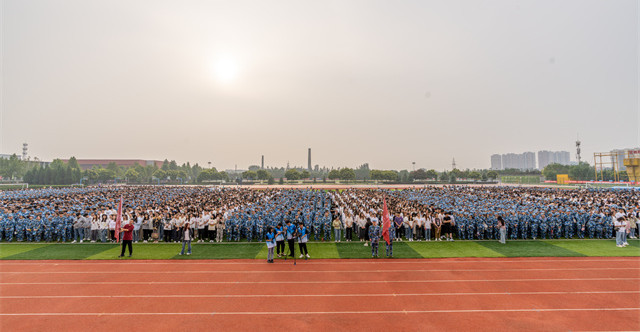逐梦新征程!我校2023级新生开学典礼暨军训动员大会隆重举行