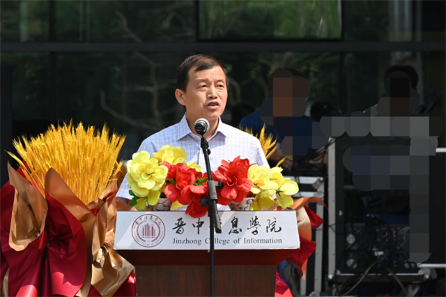 我校隆重举行“智能专用车辆产业学院”和“创研中心”成立揭牌仪式