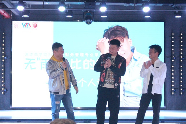 校友杨雨返校举办无“雨”伦比专场音乐会