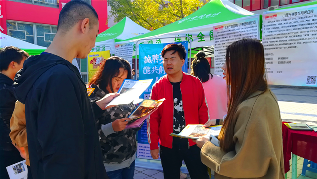 十月收获季 求职酣战起
