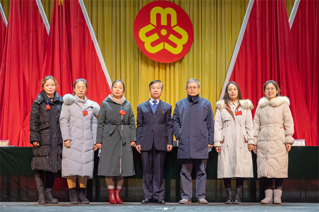 我校妇联成立大会暨第一次妇女代表大会顺利召开